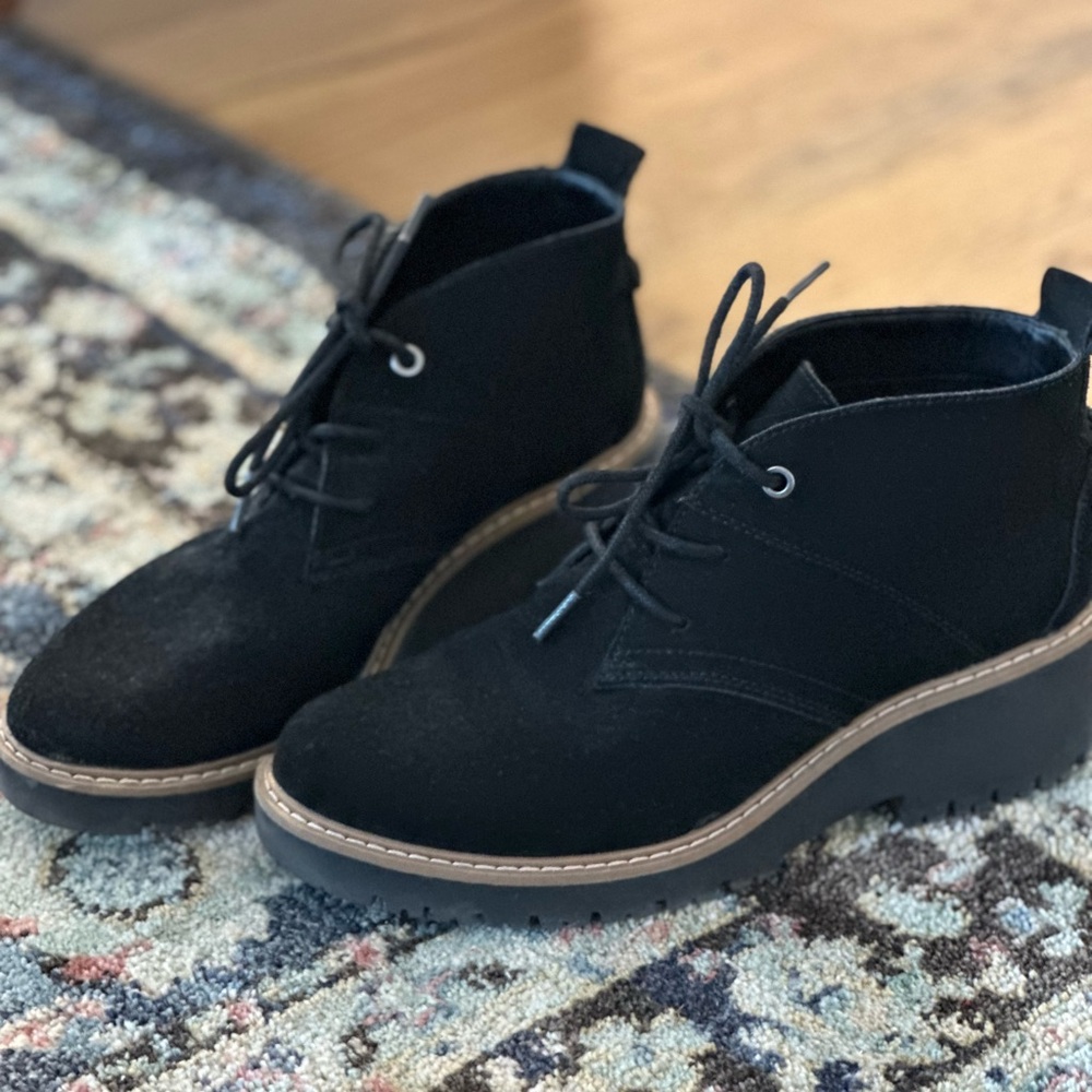 White Mountain Black Lace Up Boots